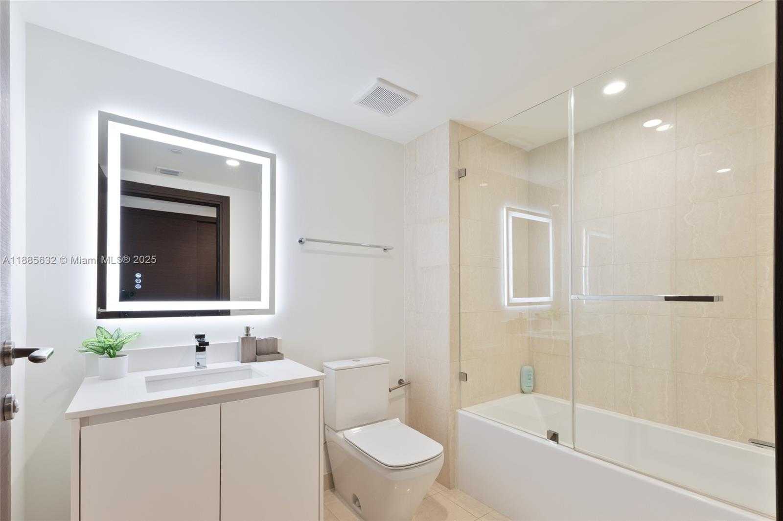 Small Image of 1000 BRICKELL PLZ #2515, Miami Number 19