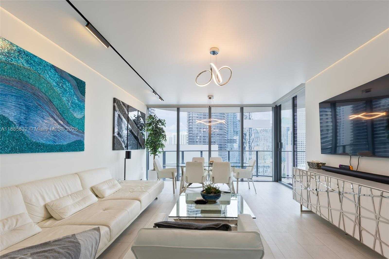 Small Image of 1000 BRICKELL PLZ #2515, Miami Number 2