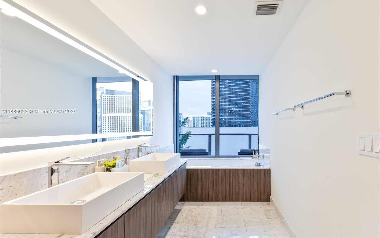 Small Image of 1000 BRICKELL PLZ #2515, Miami Number 24