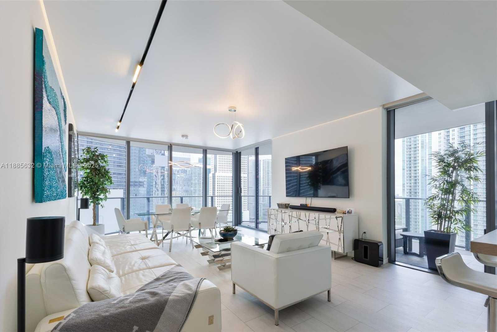 Small Image of 1000 BRICKELL PLZ #2515, Miami Number 3