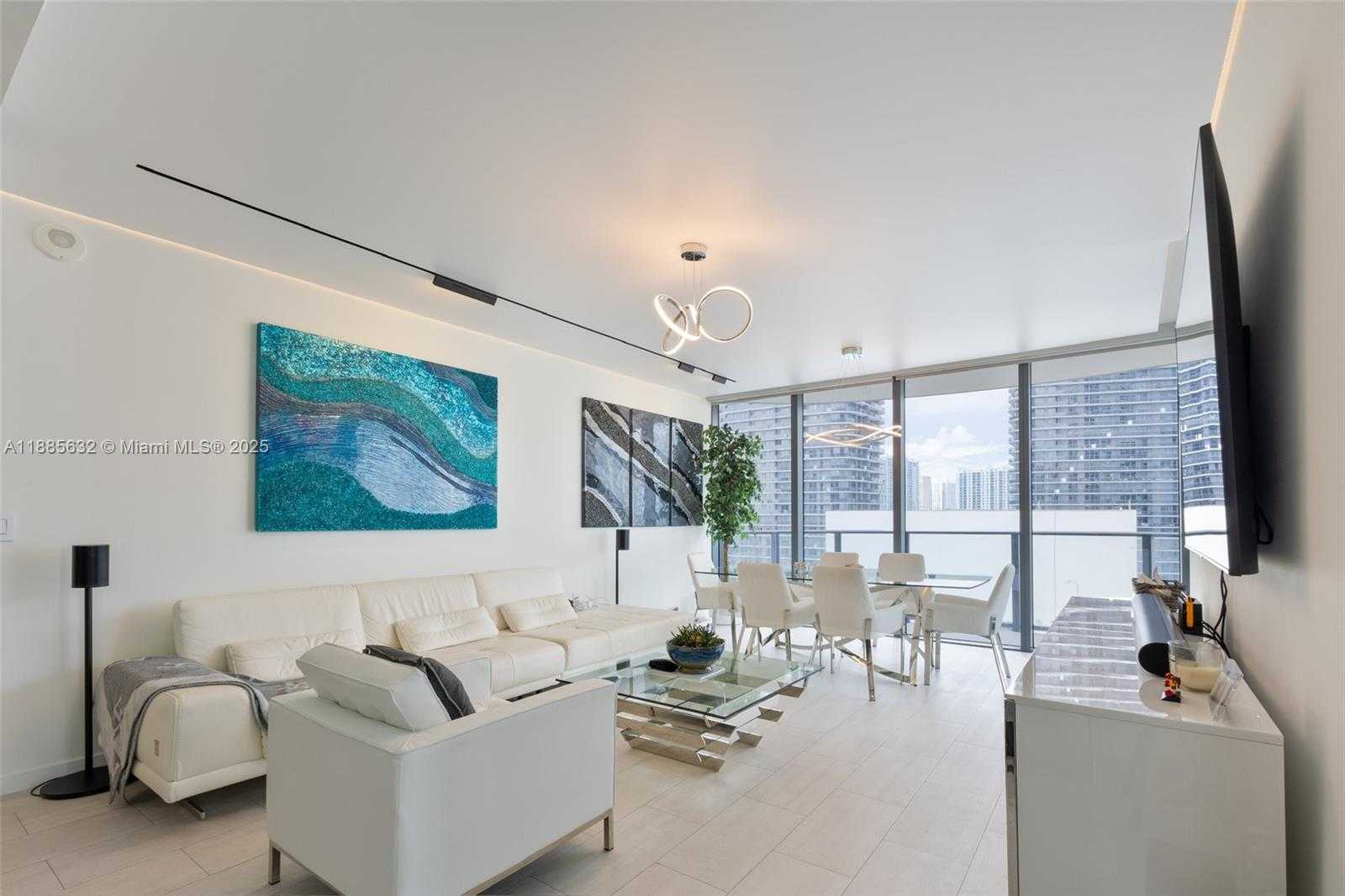 Small Image of 1000 BRICKELL PLZ #2515, Miami Number 4