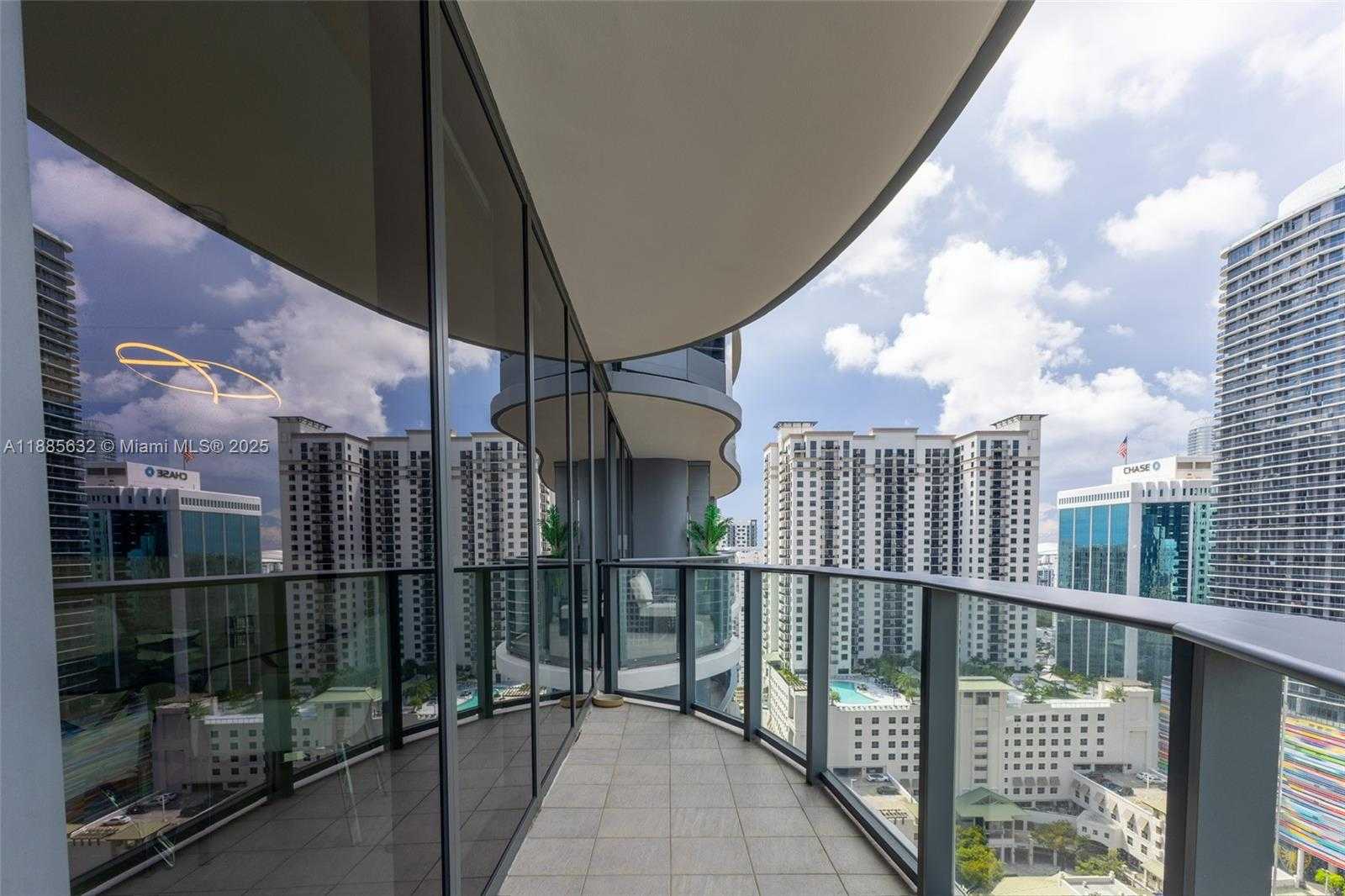 Small Image of 1000 BRICKELL PLZ #2515, Miami Number 5