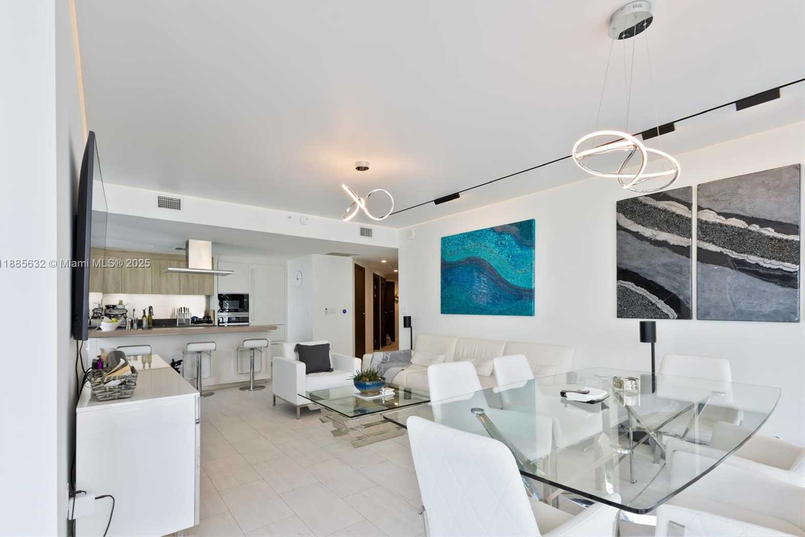 Small Image of 1000 BRICKELL PLZ #2515, Miami Number 6