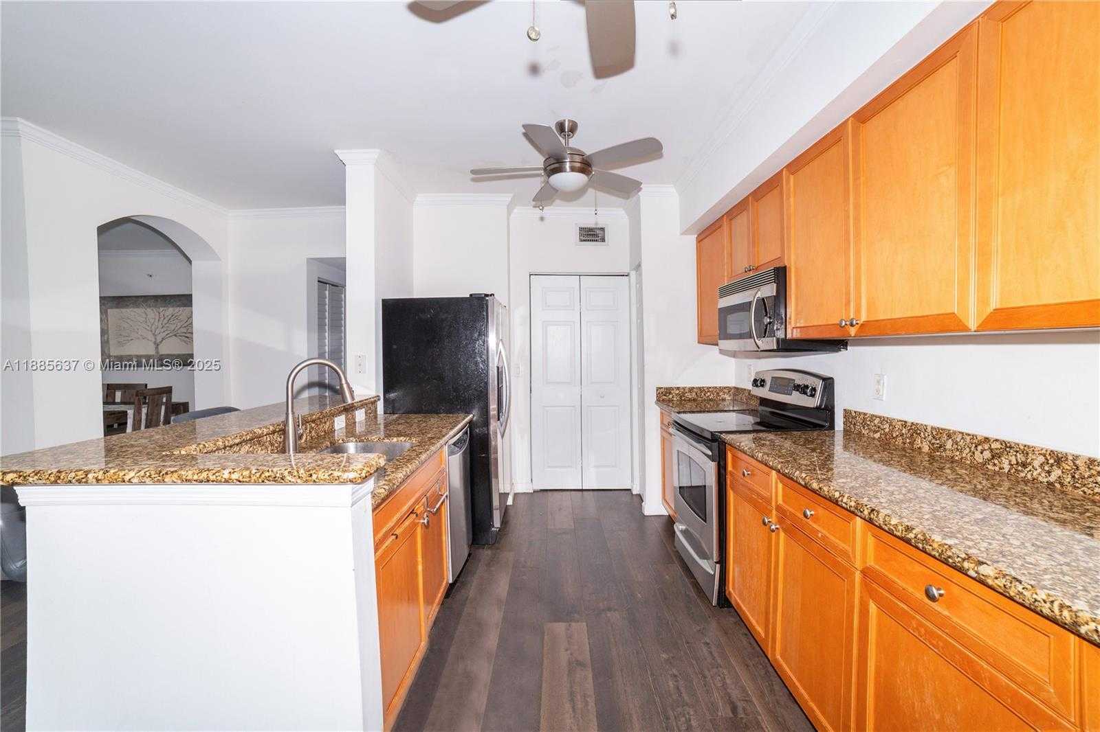 Small Image of 17150 NORTH BAY RD #2914, Sunny Isles Beach Number 11