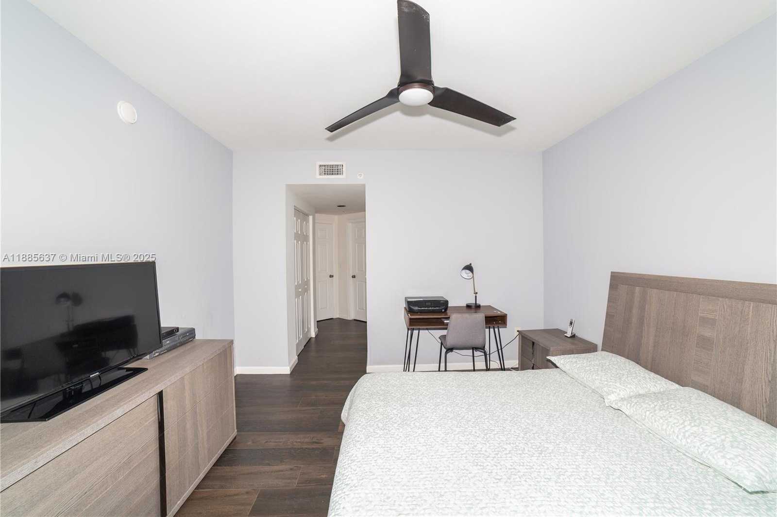 Small Image of 17150 NORTH BAY RD #2914, Sunny Isles Beach Number 21