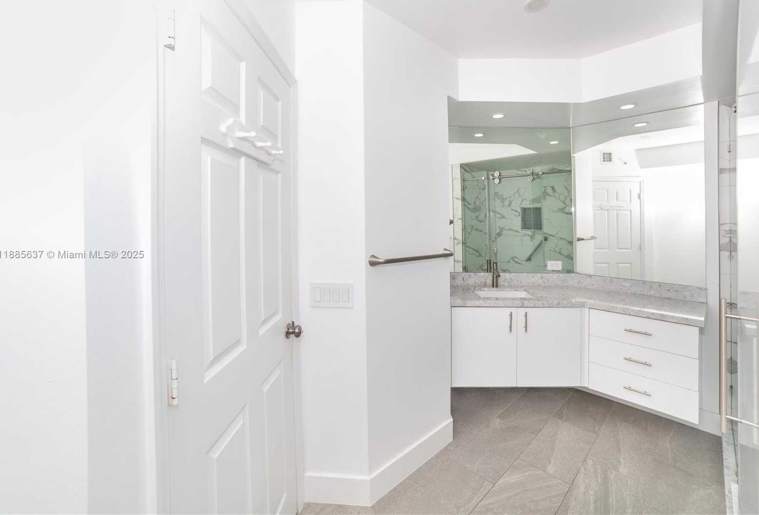 Small Image of 17150 NORTH BAY RD #2914, Sunny Isles Beach Number 23