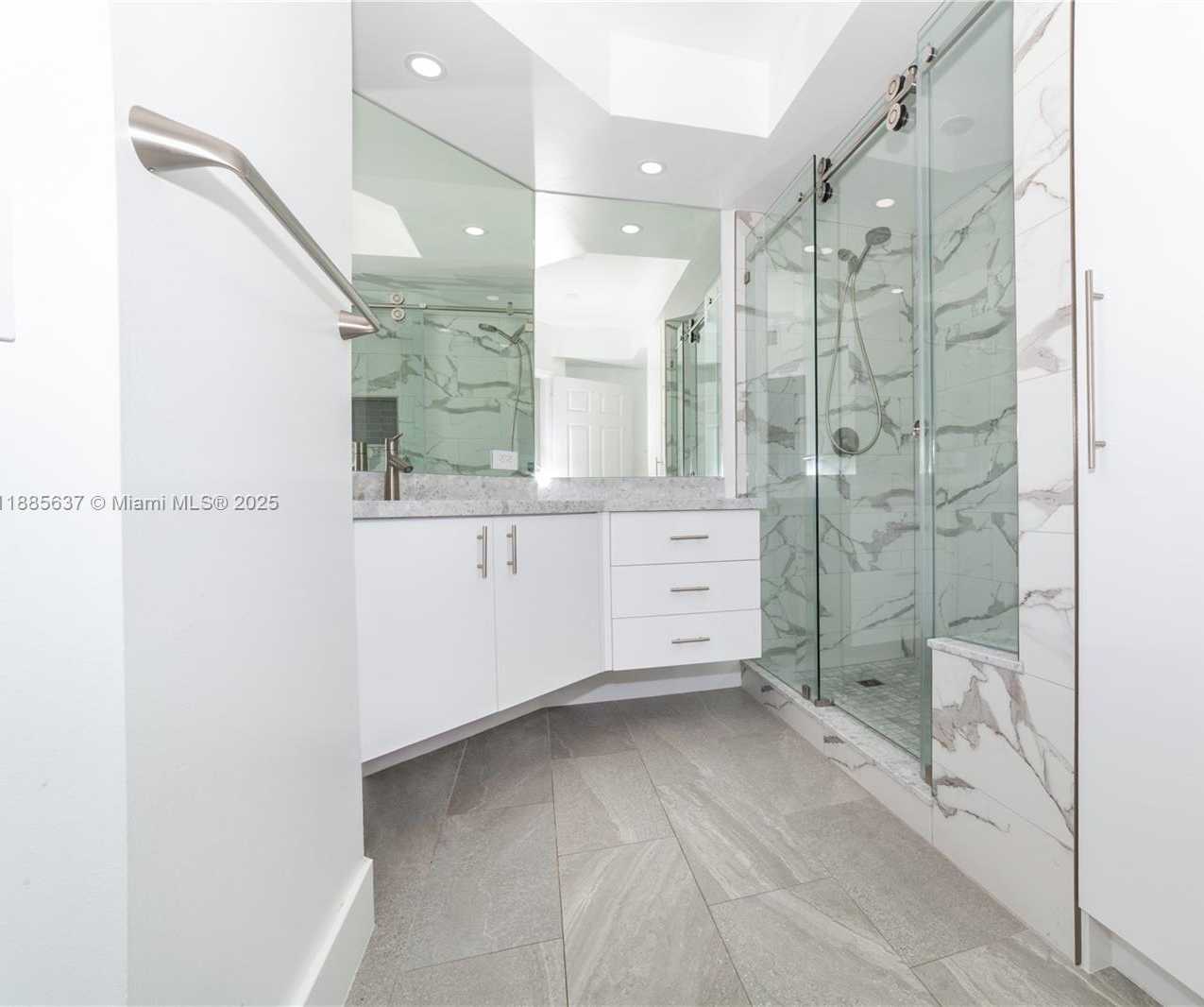 Small Image of 17150 NORTH BAY RD #2914, Sunny Isles Beach Number 24