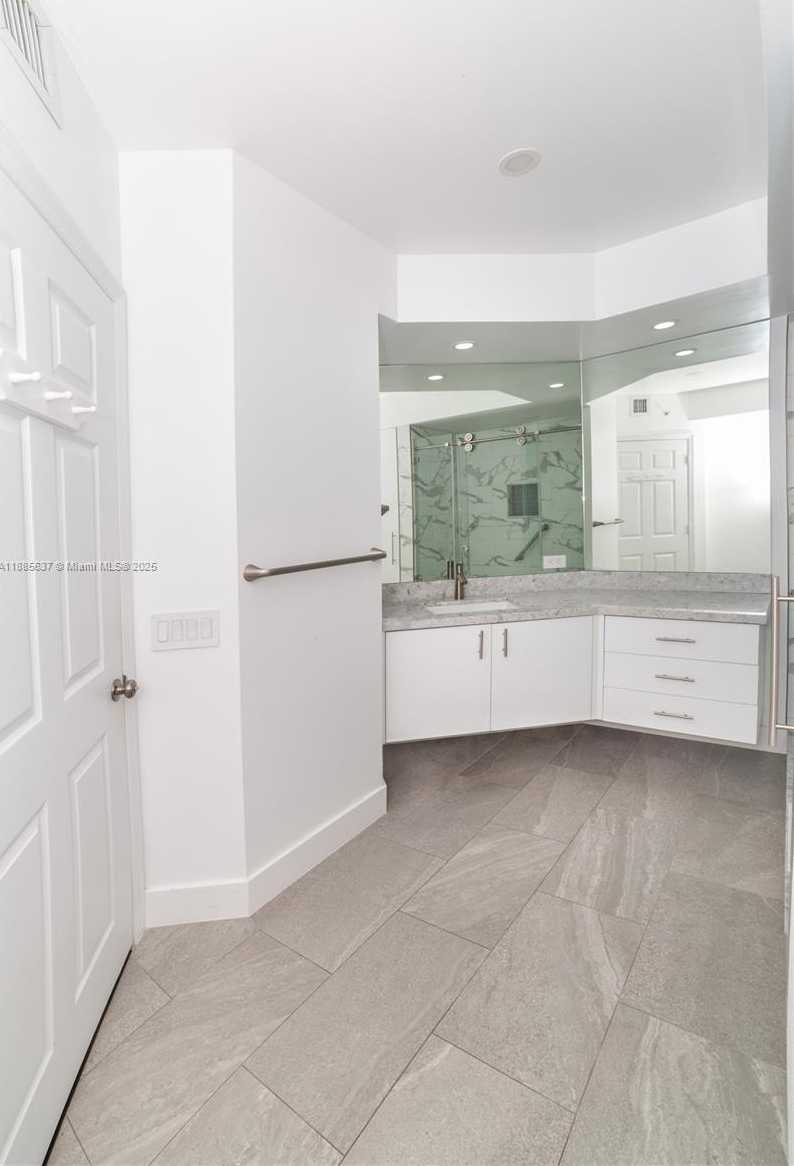 Small Image of 17150 NORTH BAY RD #2914, Sunny Isles Beach Number 26