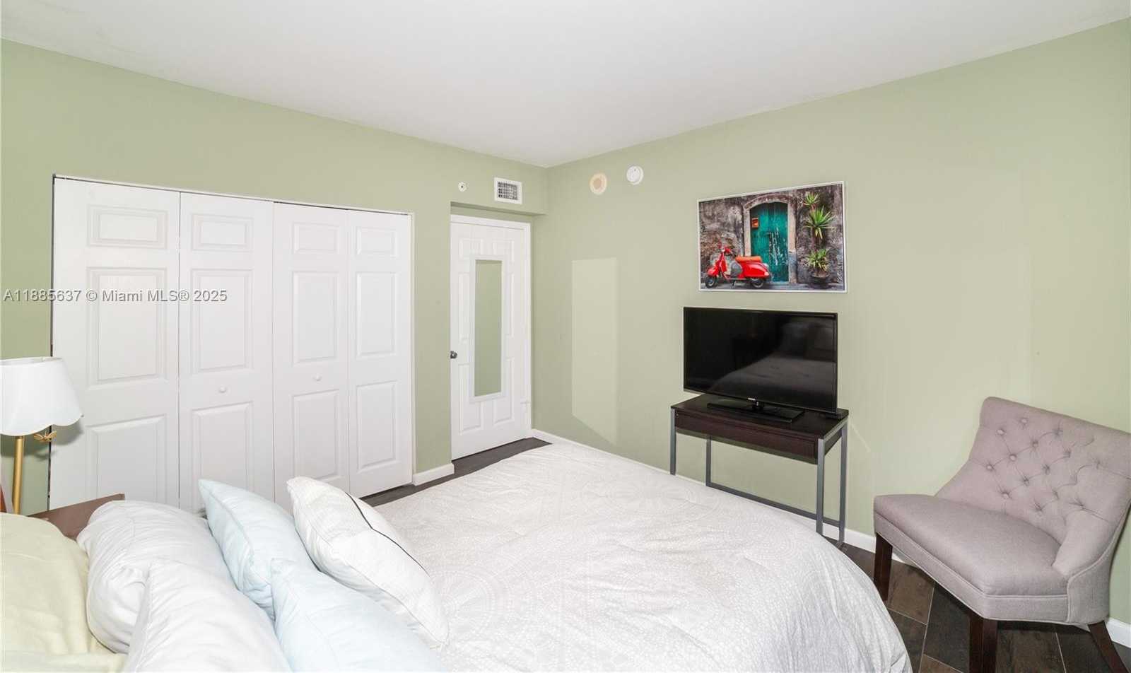 Small Image of 17150 NORTH BAY RD #2914, Sunny Isles Beach Number 42