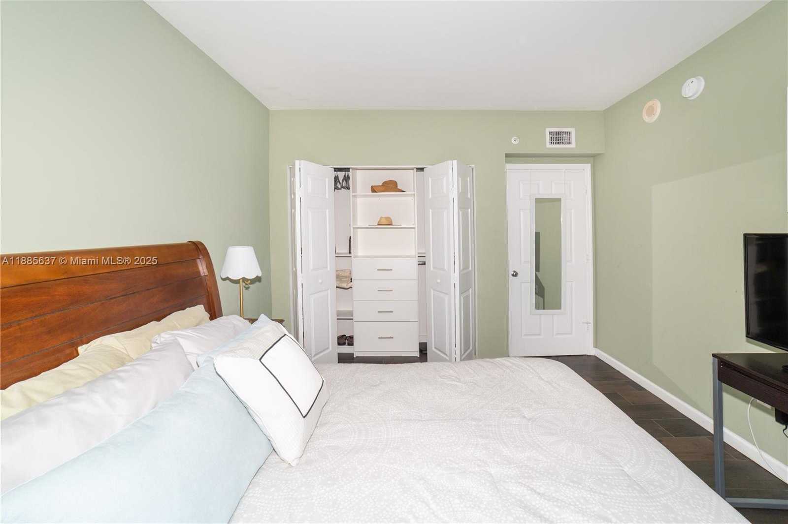 Small Image of 17150 NORTH BAY RD #2914, Sunny Isles Beach Number 43