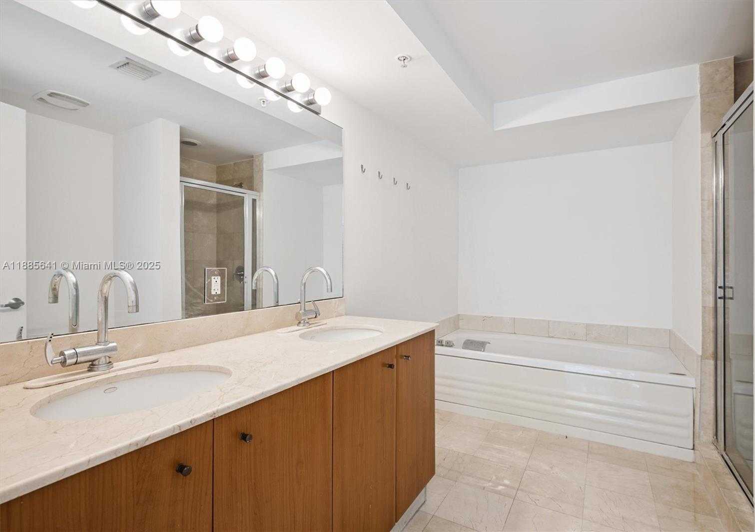 Small Image of 5970 INDIAN CREEK DR #302, Miami Beach Number 7