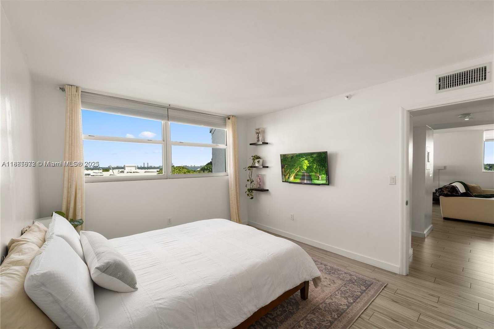 Small Image of 650 NORTH EAST 64TH ST #GPH4, Miami Number 12