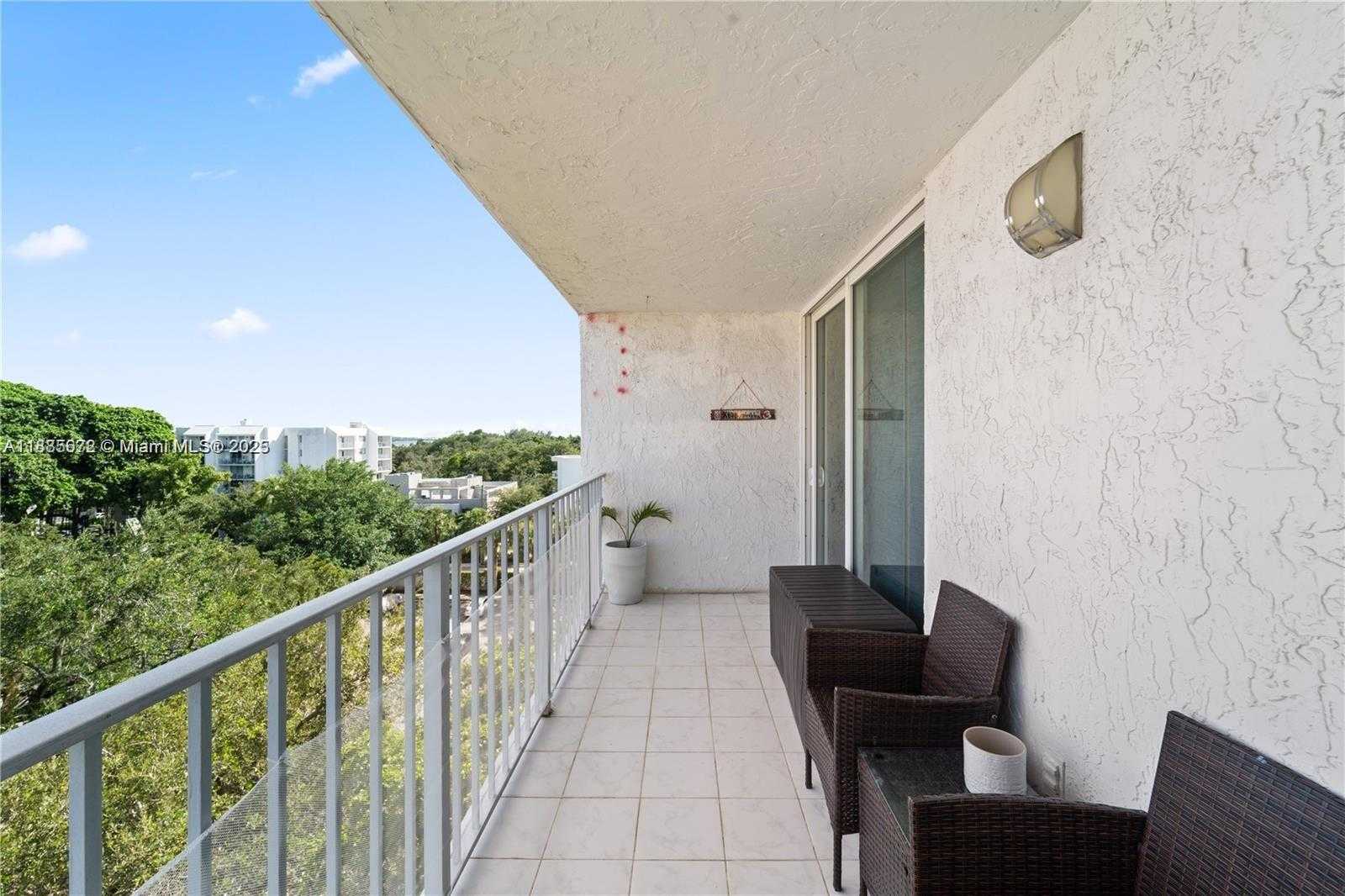 Small Image of 650 NORTH EAST 64TH ST #GPH4, Miami Number 14