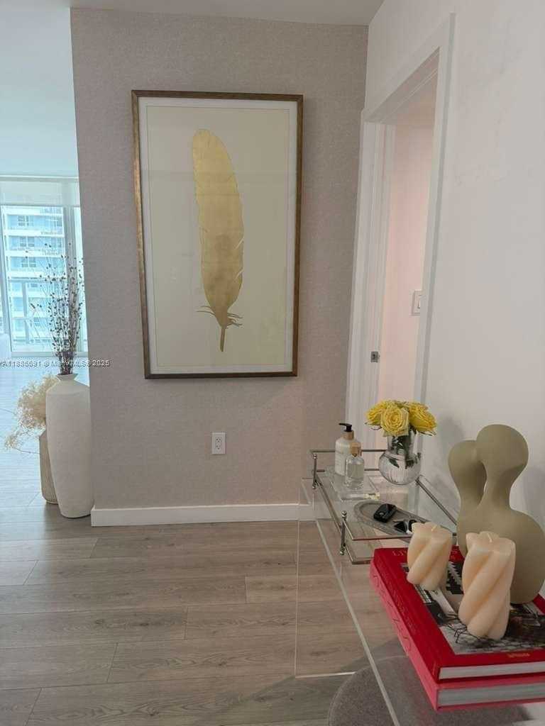 Small Image of Miami Number 2