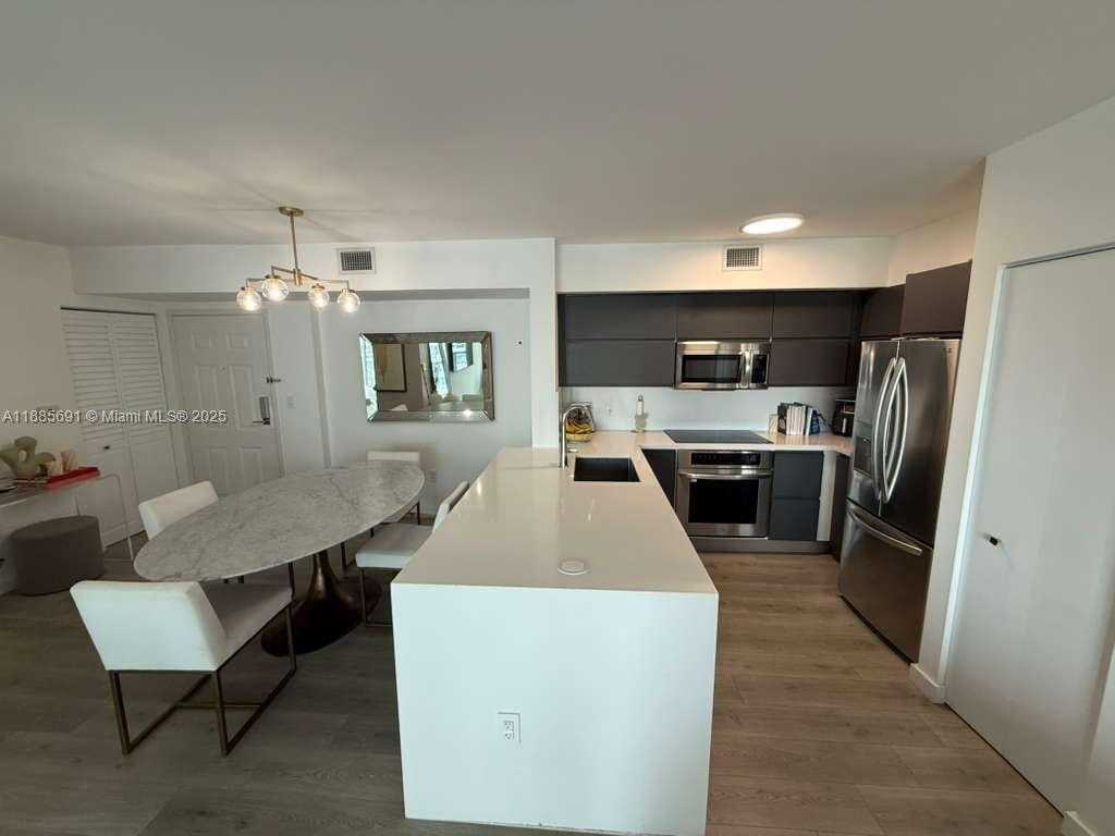 Small Image of Miami Number 3