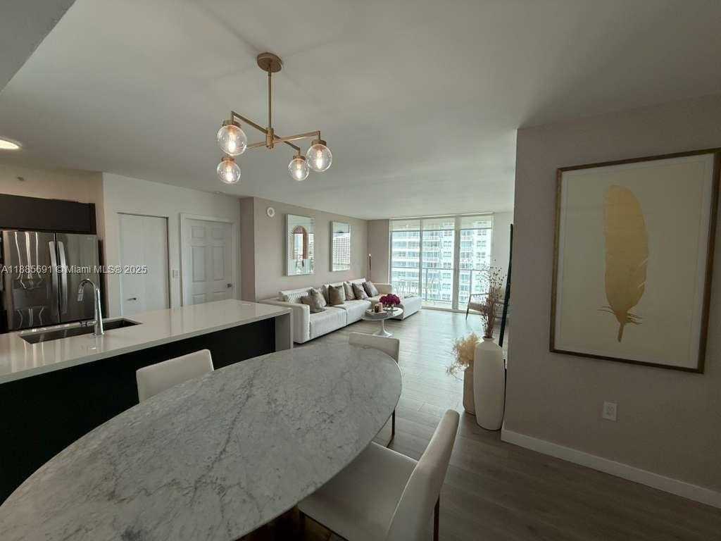 Small Image of Miami Number 4