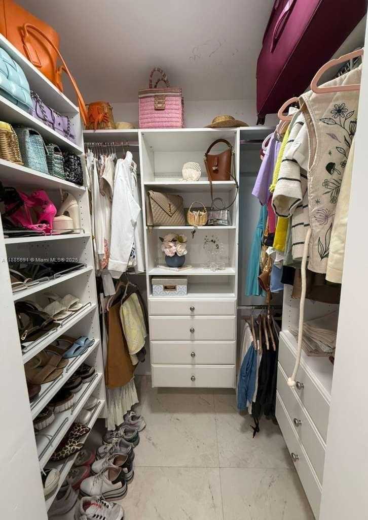 Small Image of Miami Number 8