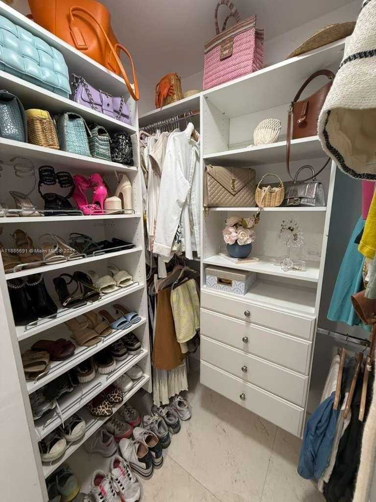 Small Image of Miami Number 9