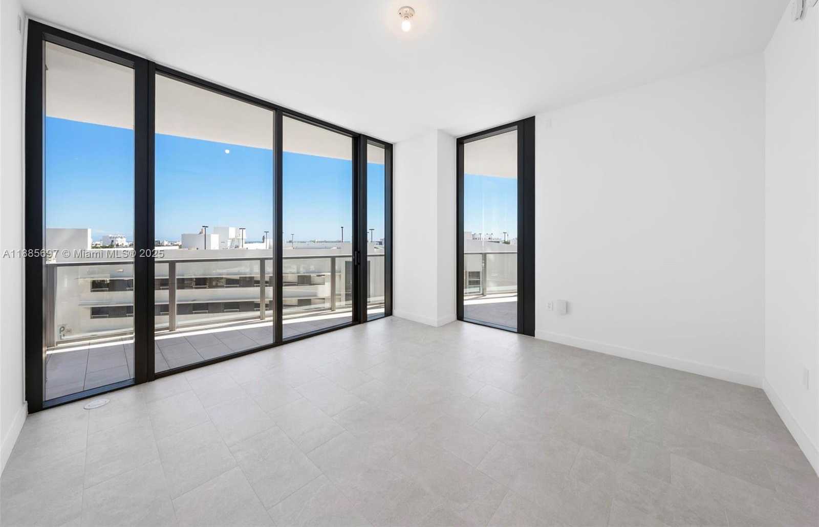 Imagen de Pequeño Objeto