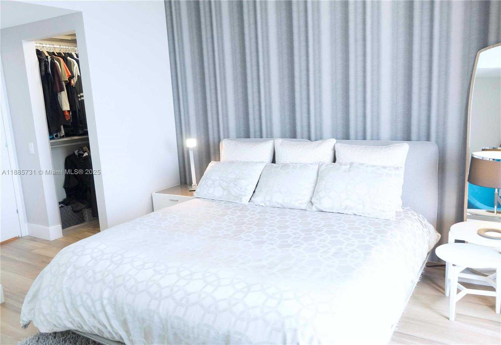 Small Image of 1300 BRICKELL BAY DR #3205, Miami Number 20