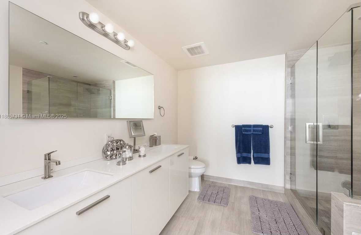 Small Image of 1300 BRICKELL BAY DR #3205, Miami Number 21