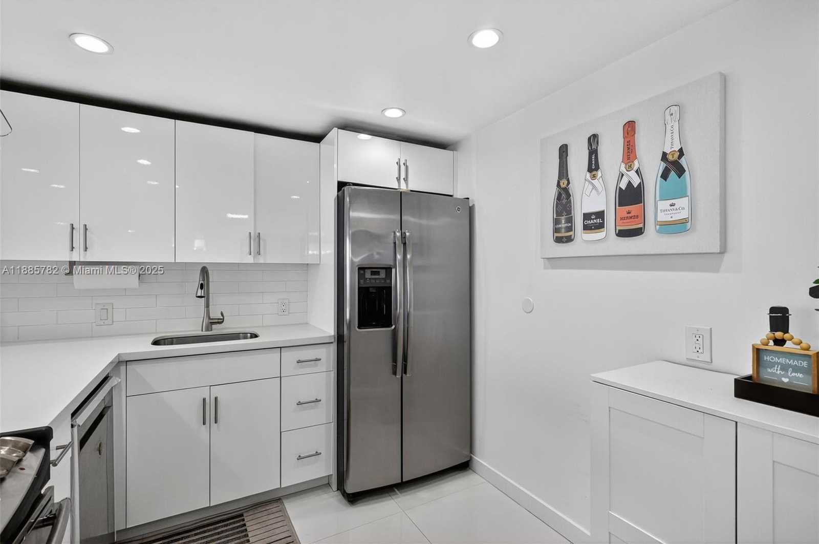 Small Image of 100 BAYVIEW DR #1512, Sunny Isles Beach Number 10