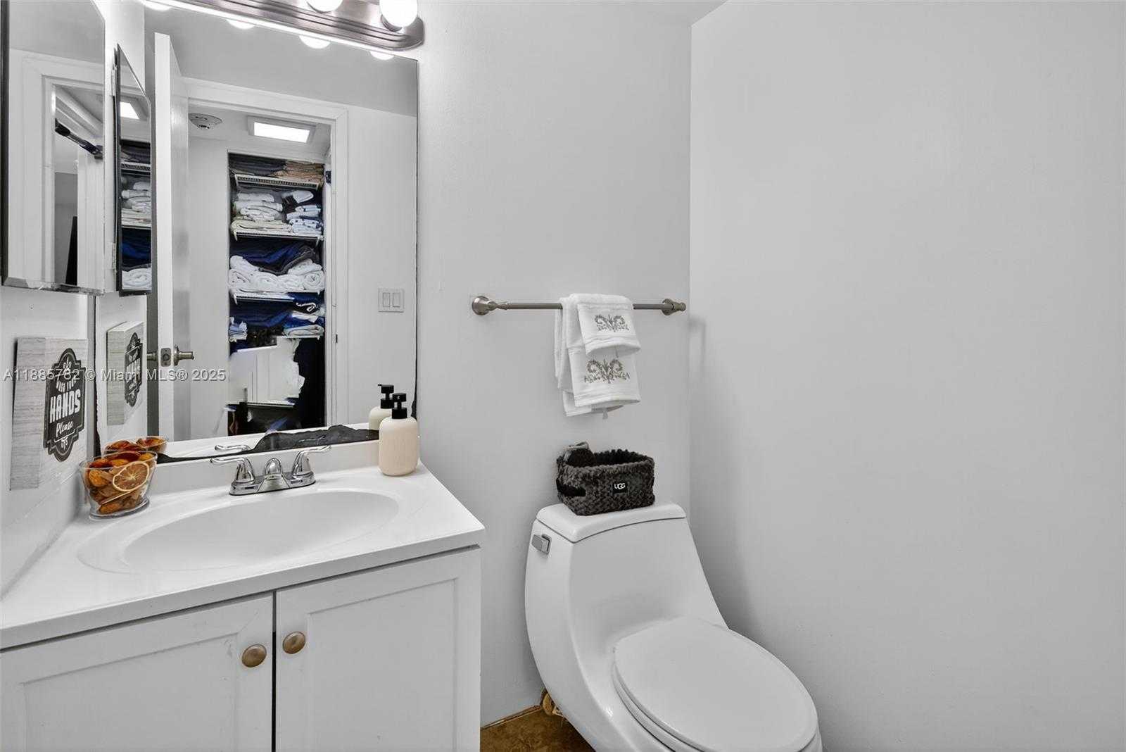 Small Image of 100 BAYVIEW DR #1512, Sunny Isles Beach Number 12