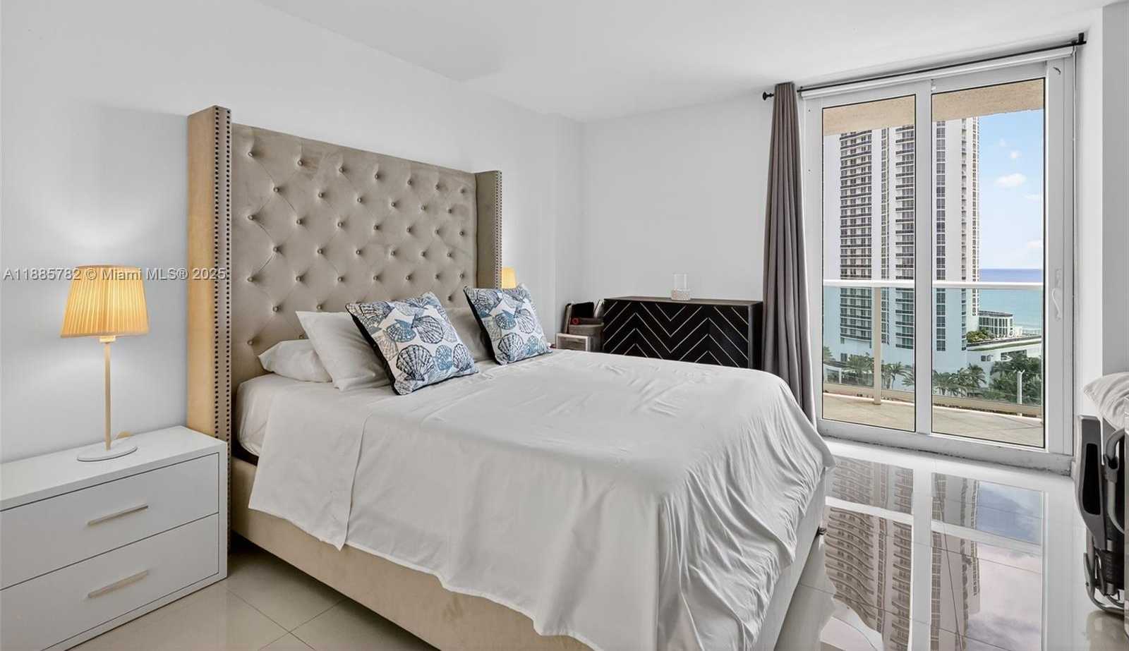 Small Image of 100 BAYVIEW DR #1512, Sunny Isles Beach Number 14