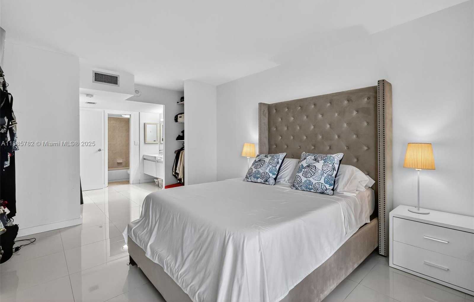 Small Image of 100 BAYVIEW DR #1512, Sunny Isles Beach Number 15