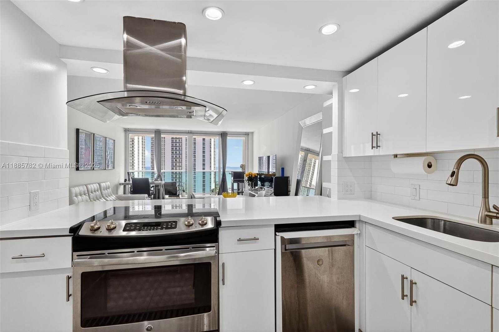 Small Image of 100 BAYVIEW DR #1512, Sunny Isles Beach Number 8