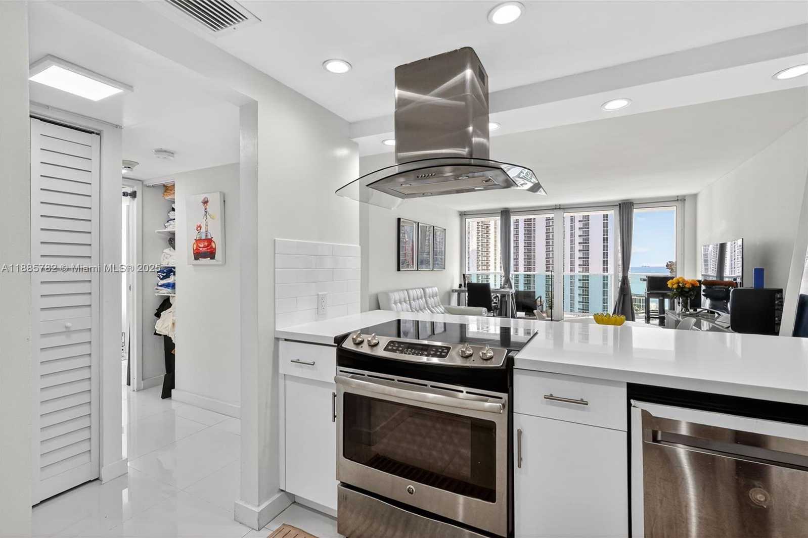 Small Image of 100 BAYVIEW DR #1512, Sunny Isles Beach Number 9