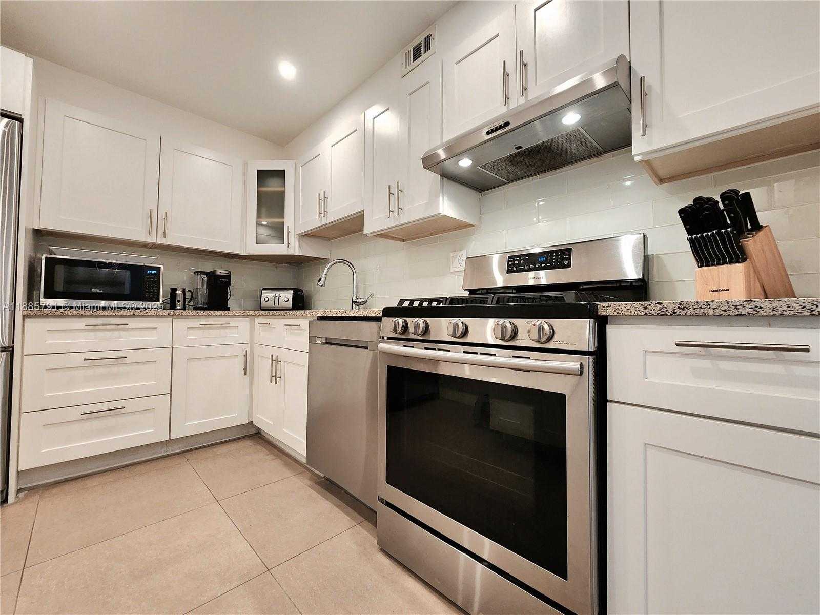 Small Image of 2030 SOUTH OCEAN DR #1218, Hallandale Beach Number 14