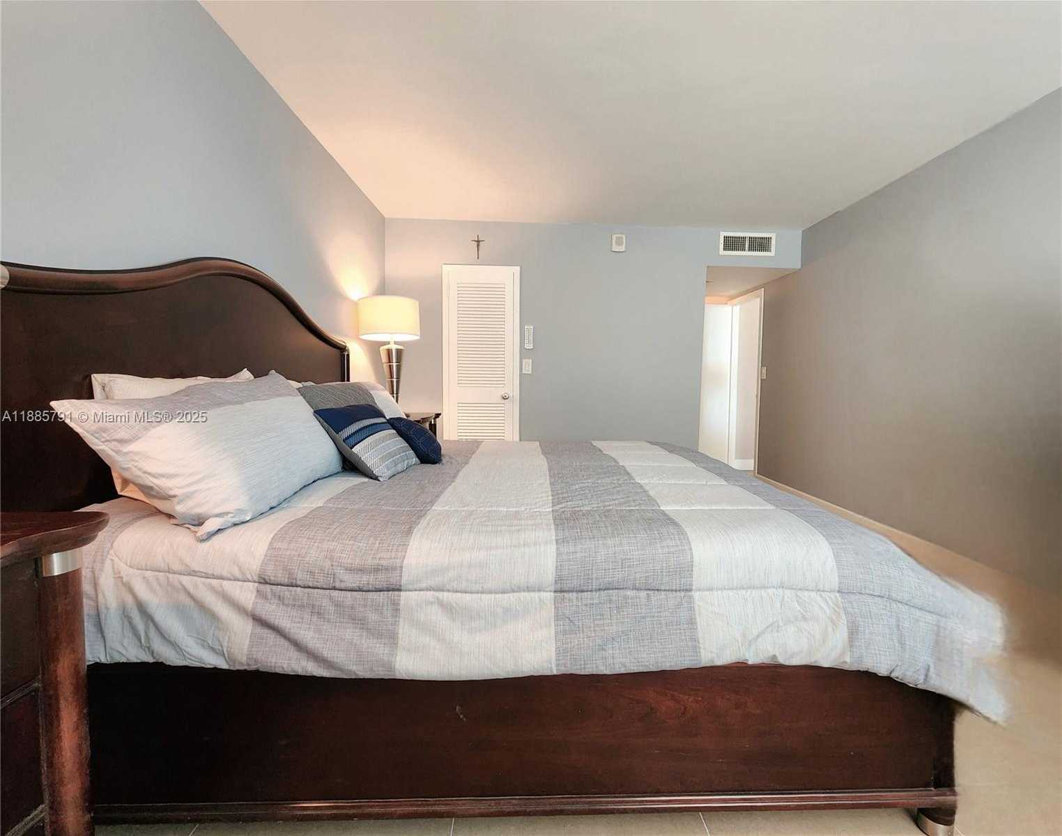 Small Image of 2030 SOUTH OCEAN DR #1218, Hallandale Beach Number 23
