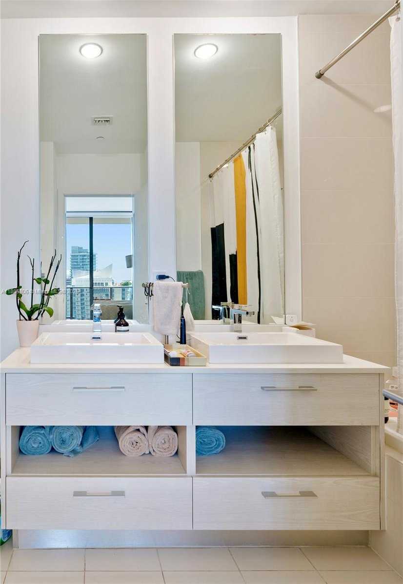 Small Image of 45 SOUTH WEST 9TH ST #4205, Miami Number 19