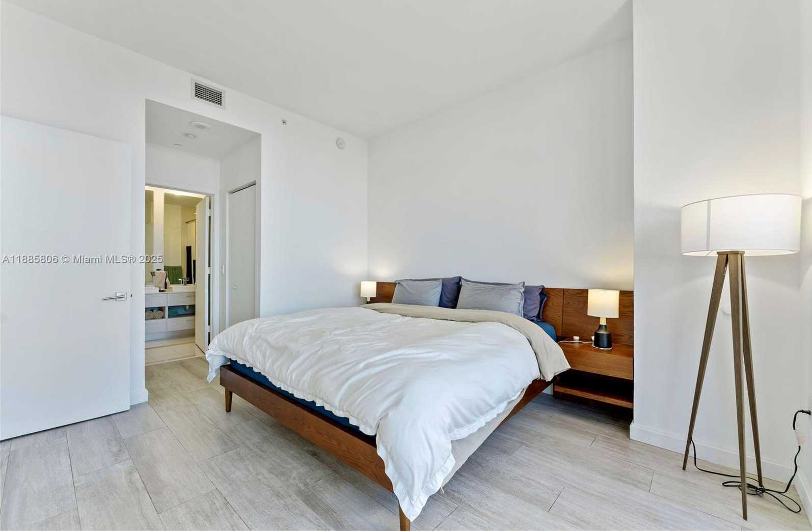Small Image of 45 SOUTH WEST 9TH ST #4205, Miami Number 8