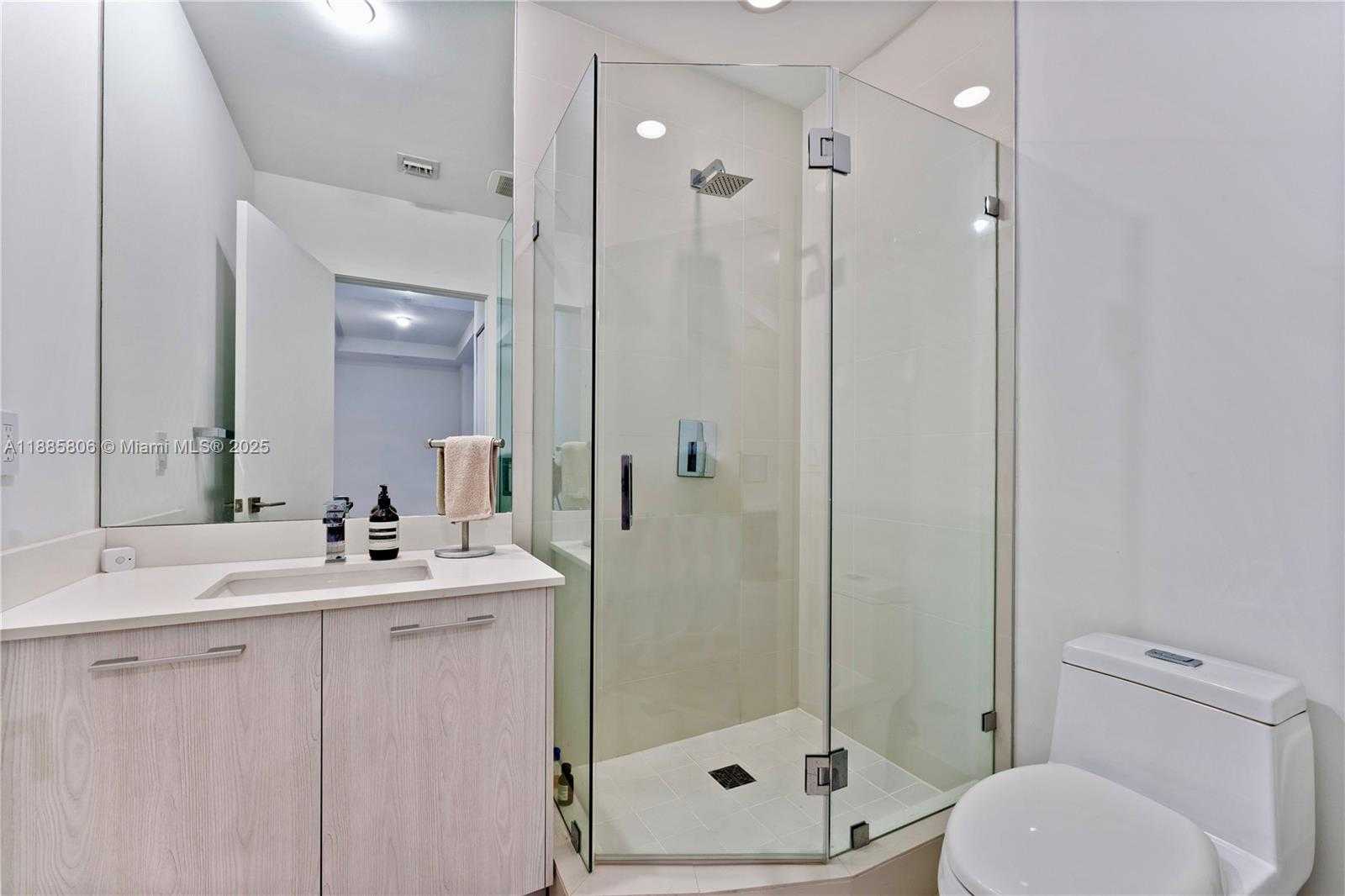 Small Image of 45 SOUTH WEST 9TH ST #4205, Miami Number 9