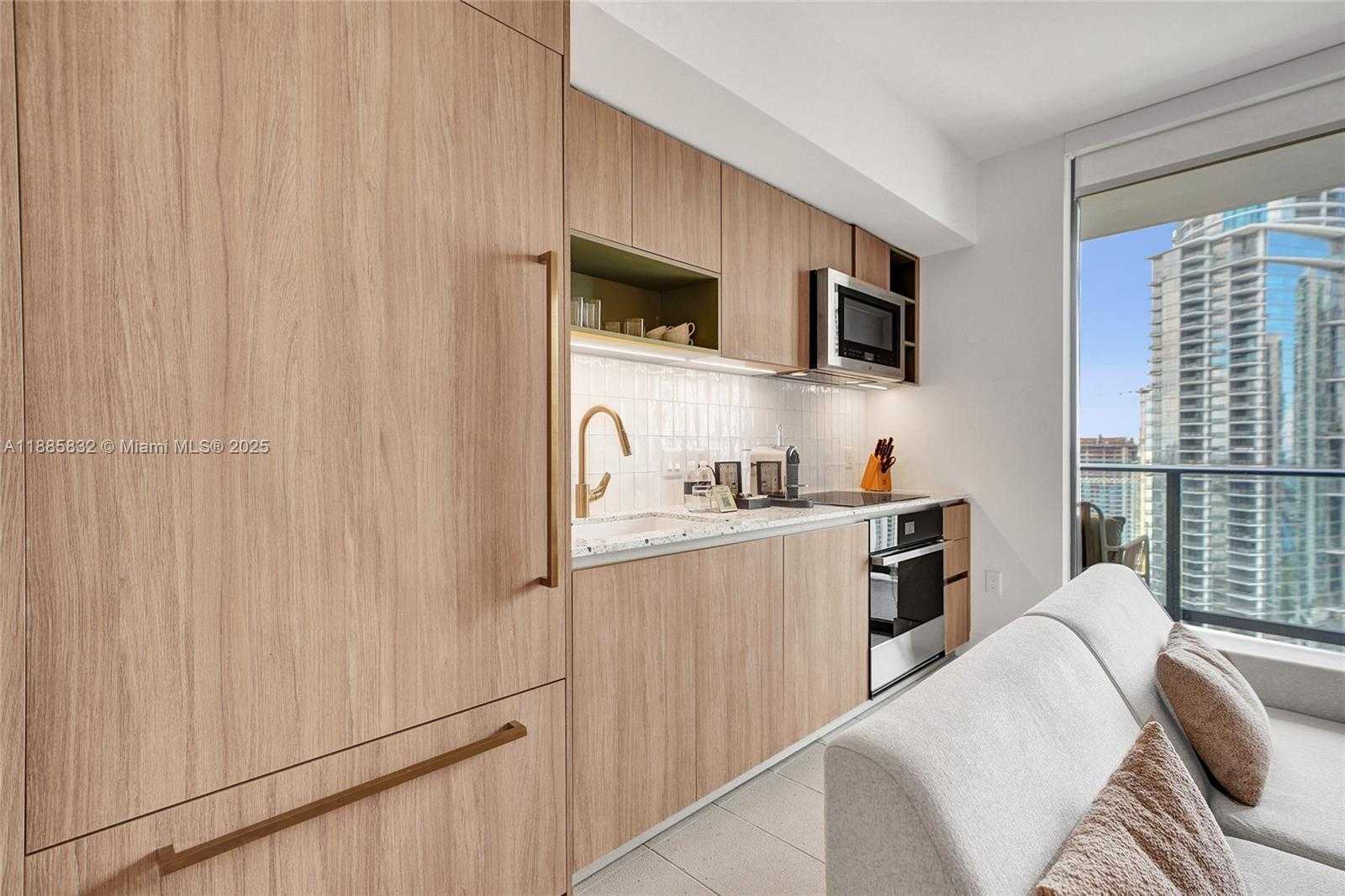 Small Image of 159 NORTH EAST 6TH ST #3302, Miami Number 16