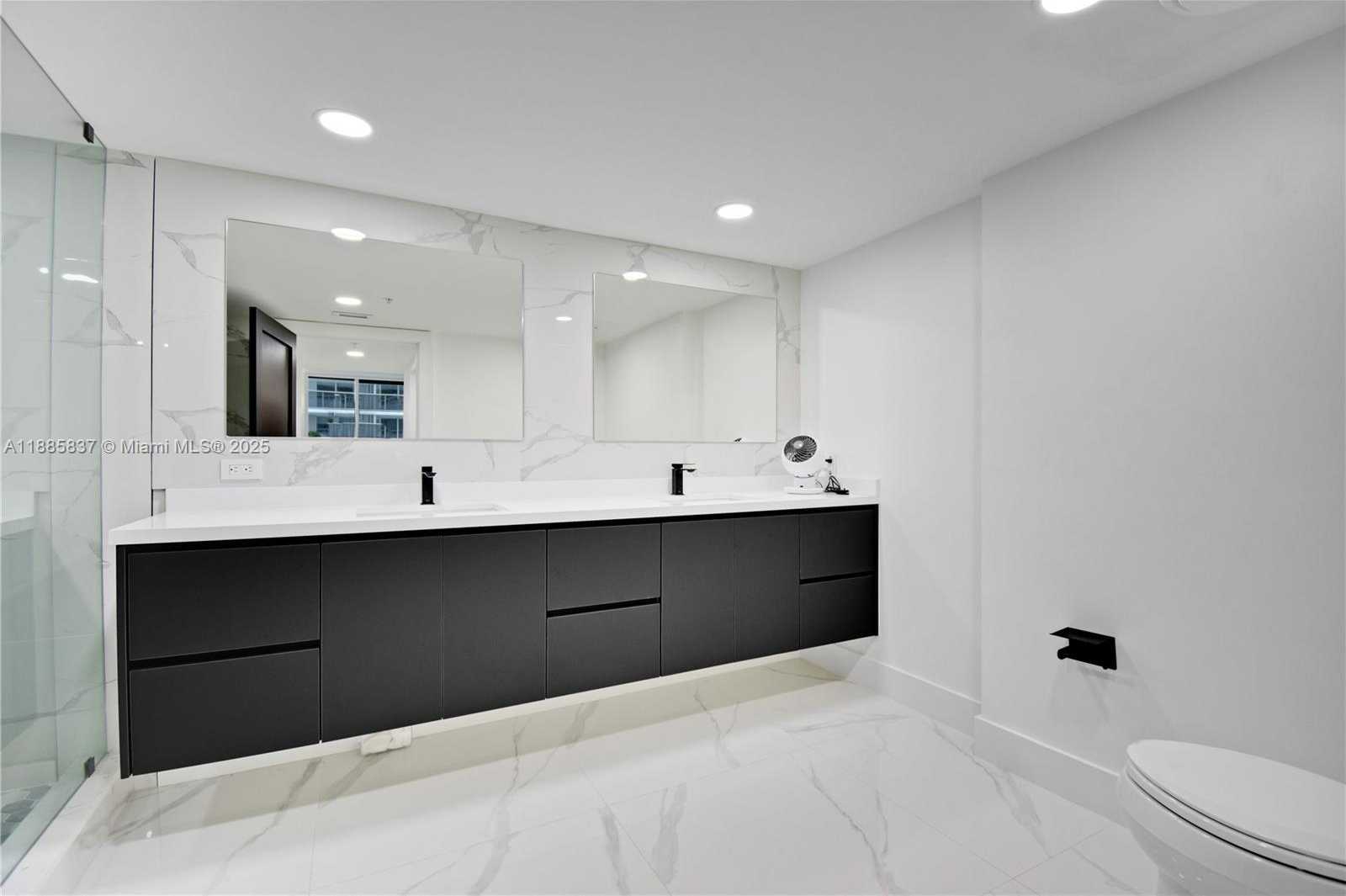 Small Image of 1800 NORTH BAYSHORE DR #512, Miami Number 13