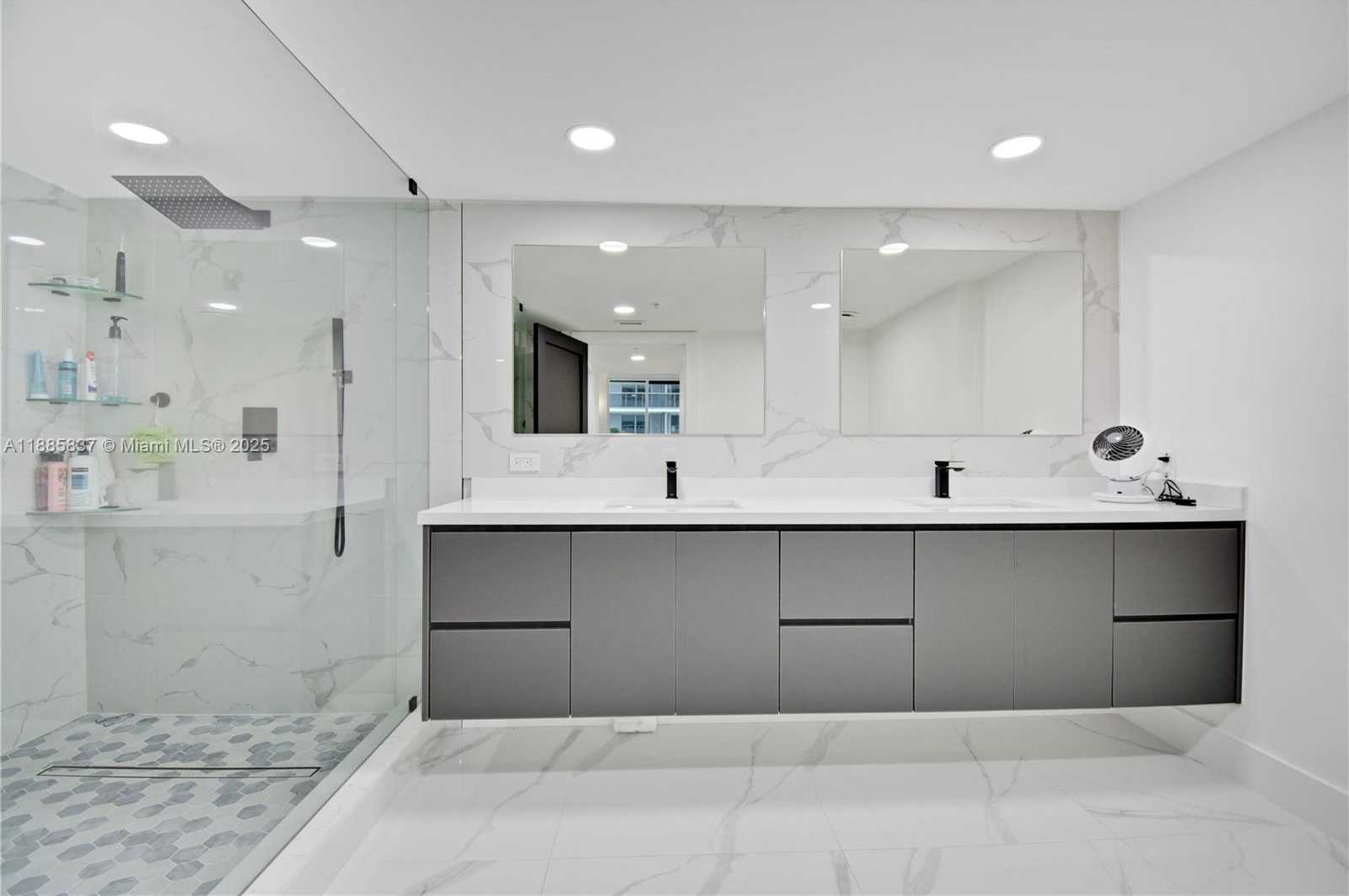 Small Image of 1800 NORTH BAYSHORE DR #512, Miami Number 14