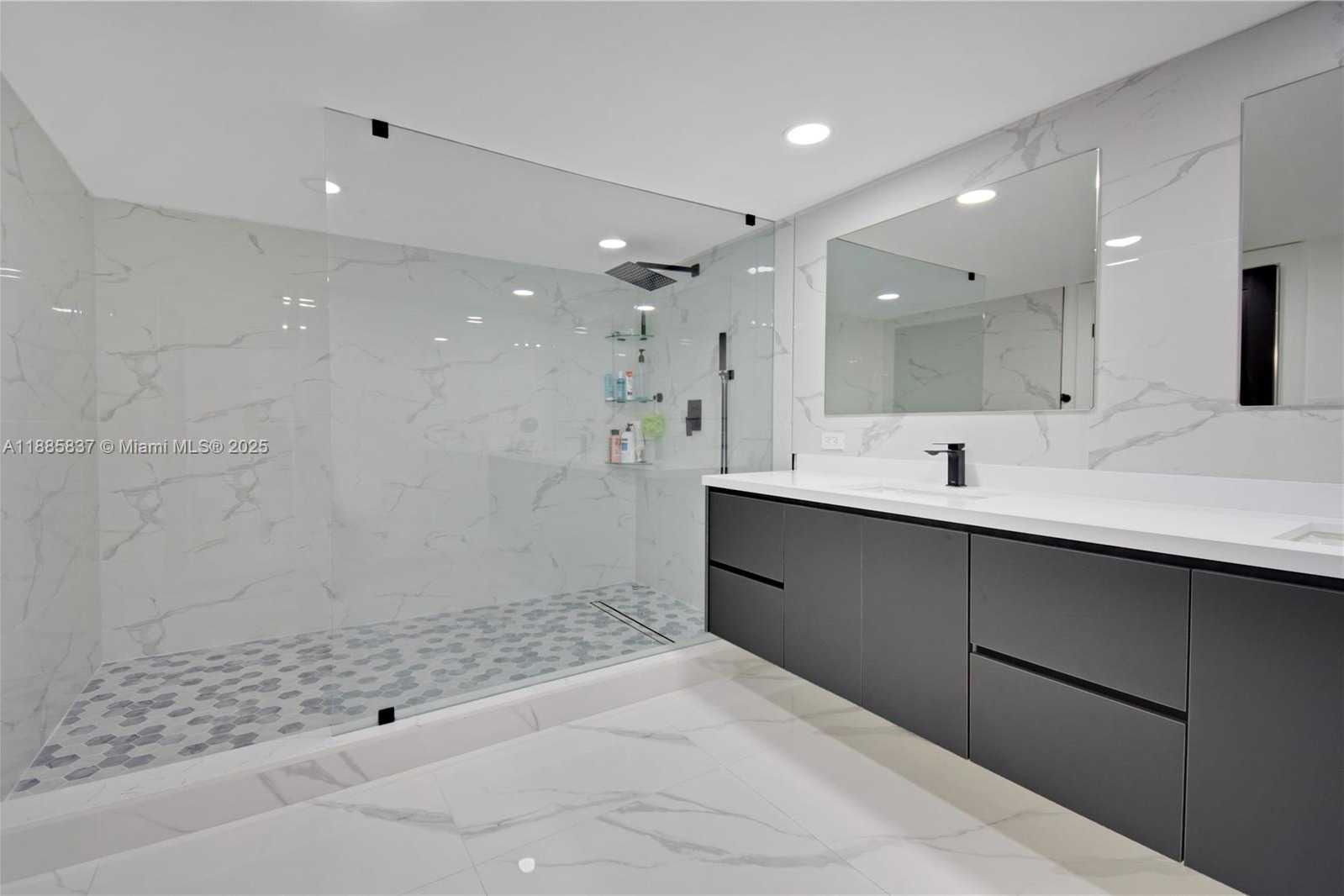 Small Image of 1800 NORTH BAYSHORE DR #512, Miami Number 16