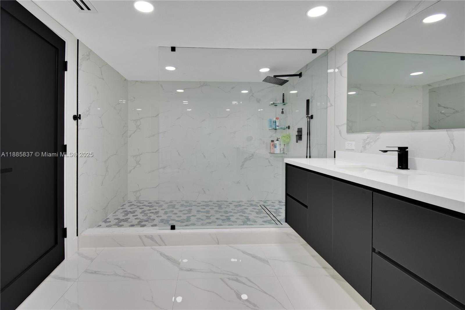 Small Image of 1800 NORTH BAYSHORE DR #512, Miami Number 17