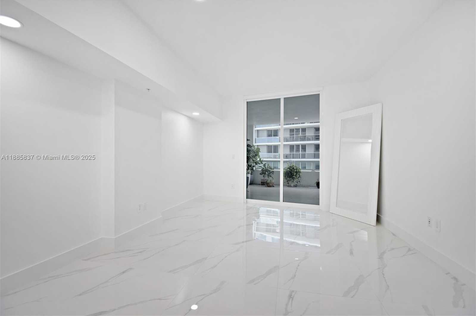 Small Image of 1800 NORTH BAYSHORE DR #512, Miami Number 19
