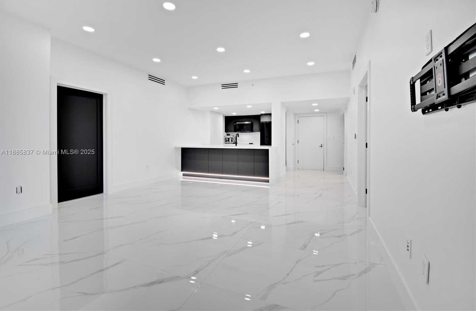 Small Image of 1800 NORTH BAYSHORE DR #512, Miami Number 2