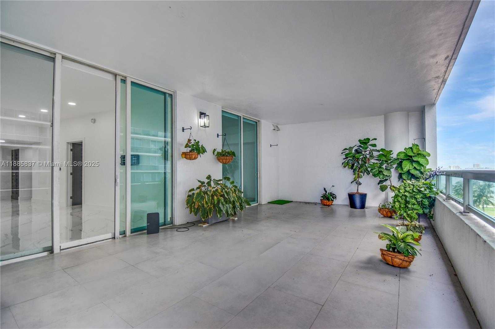Small Image of 1800 NORTH BAYSHORE DR #512, Miami Number 24
