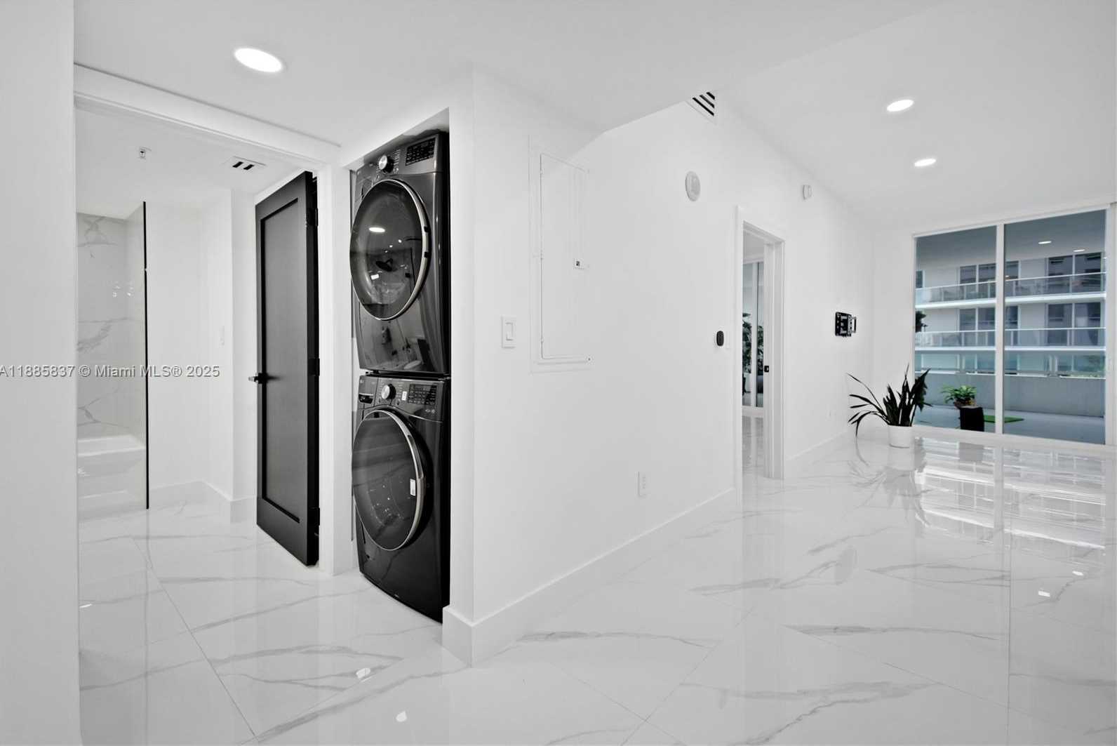Small Image of 1800 NORTH BAYSHORE DR #512, Miami Number 4