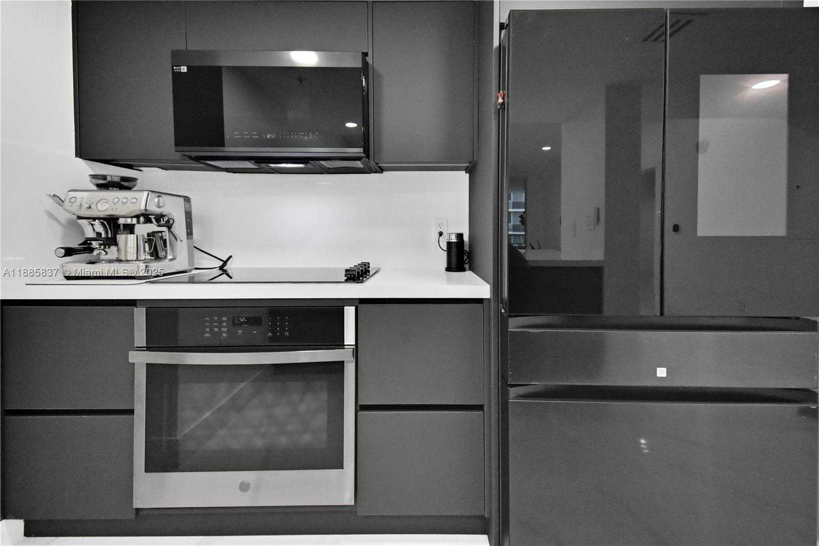 Small Image of 1800 NORTH BAYSHORE DR #512, Miami Number 9