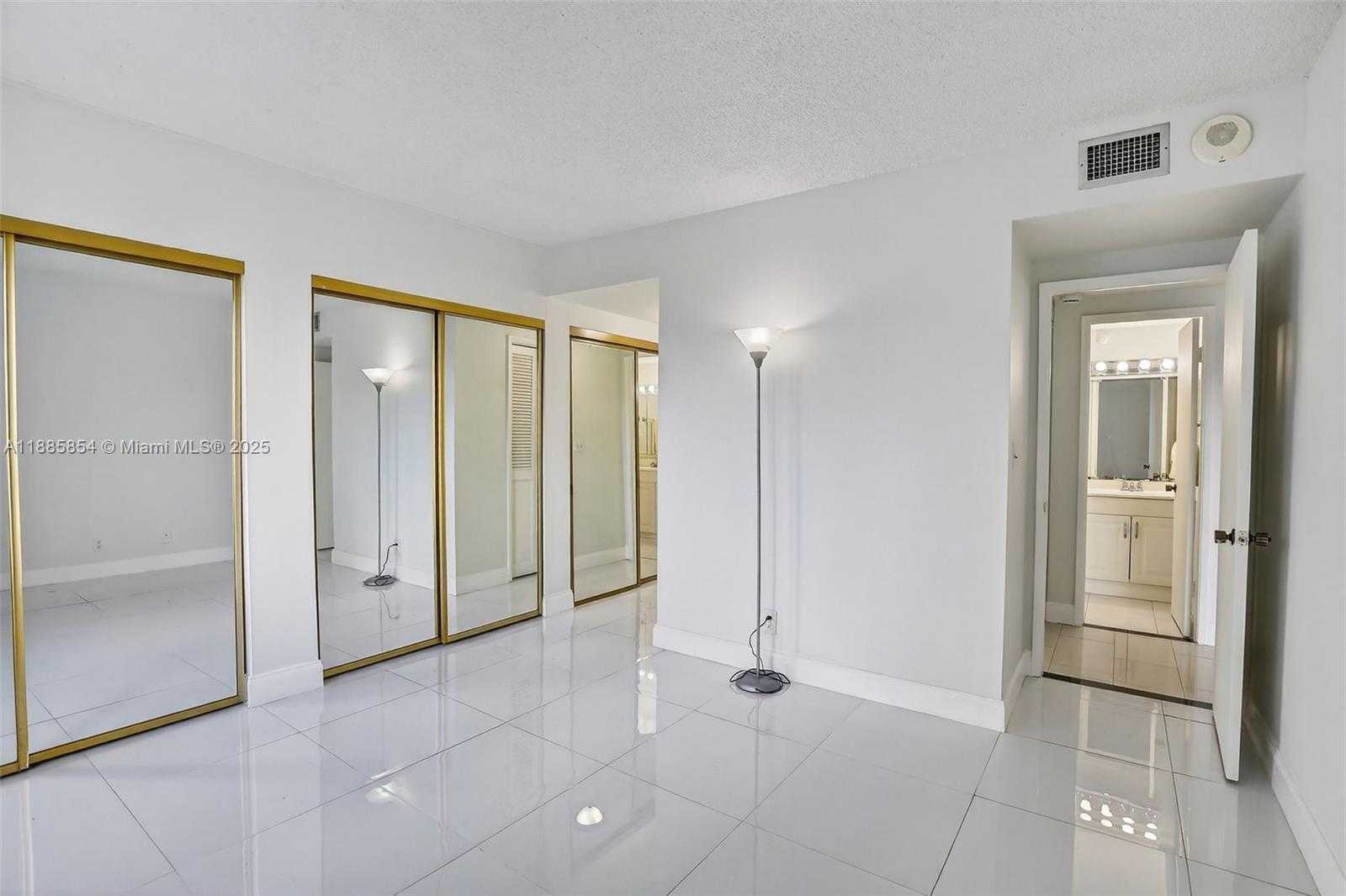 Small Image of 4200 HILLCREST DR #308, Hollywood Number 14