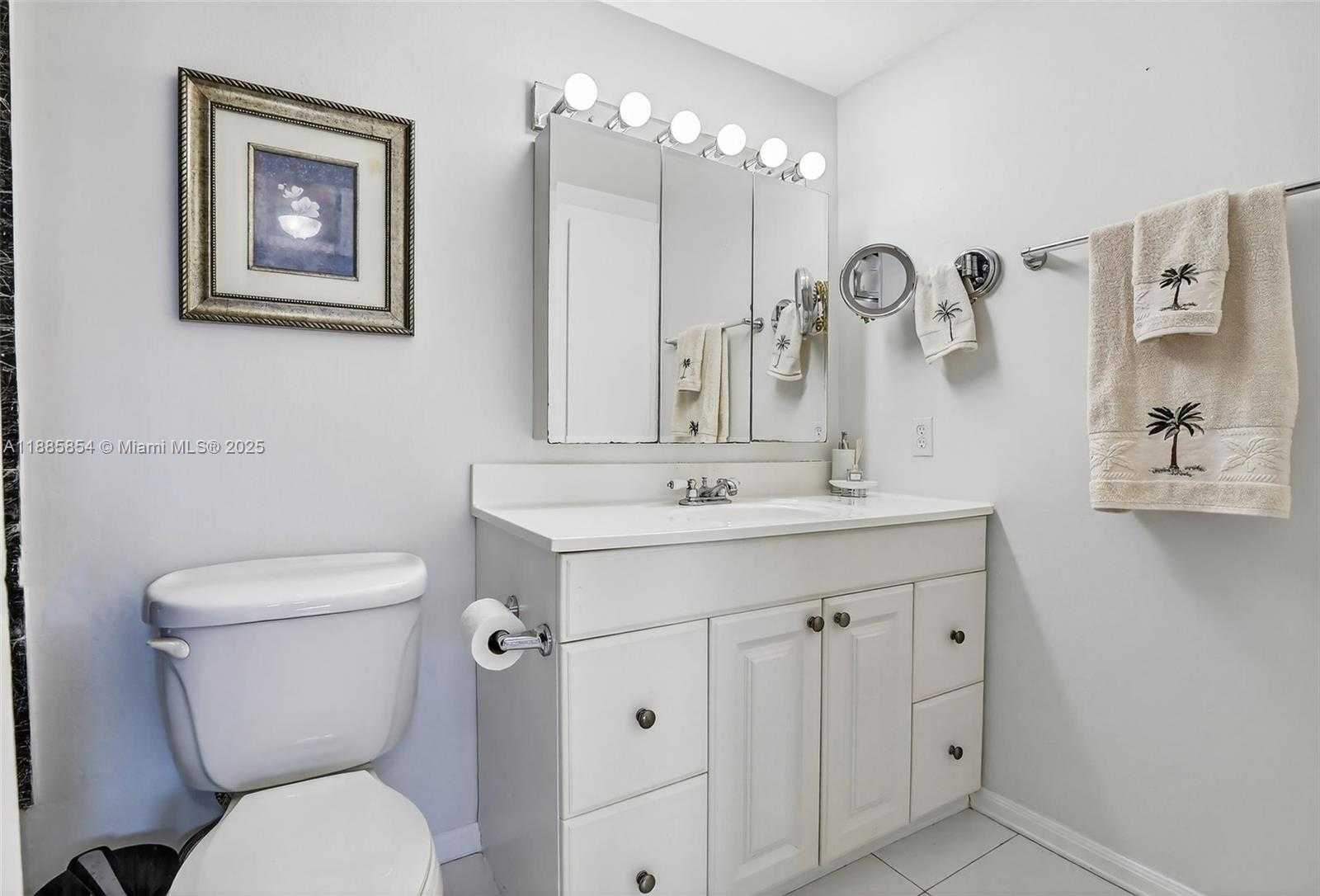Small Image of 4200 HILLCREST DR #308, Hollywood Number 15