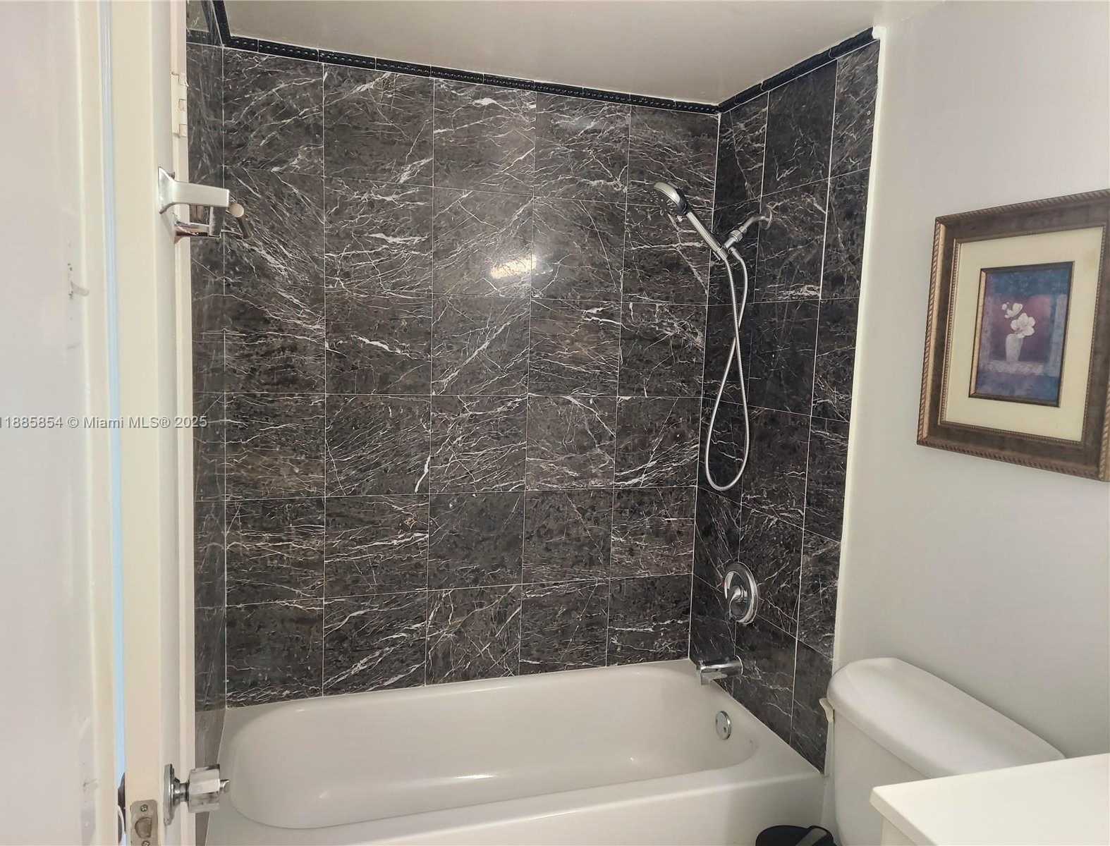 Small Image of 4200 HILLCREST DR #308, Hollywood Number 16