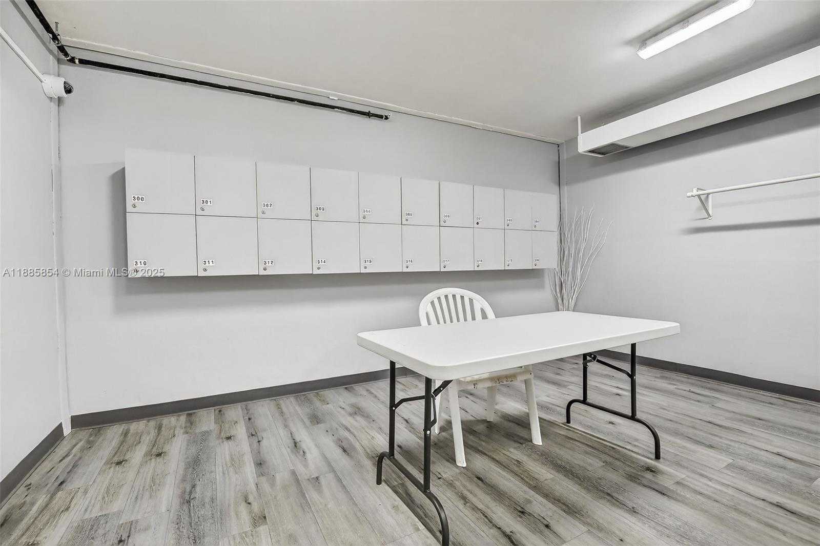 Small Image of 4200 HILLCREST DR #308, Hollywood Number 20